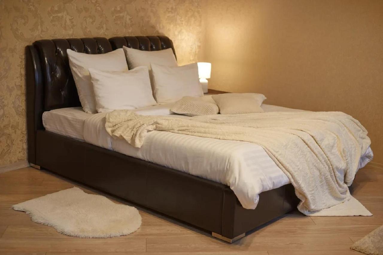 גומל Paulmarie Apartments On Prs. Lenina, 51 מראה חיצוני תמונה