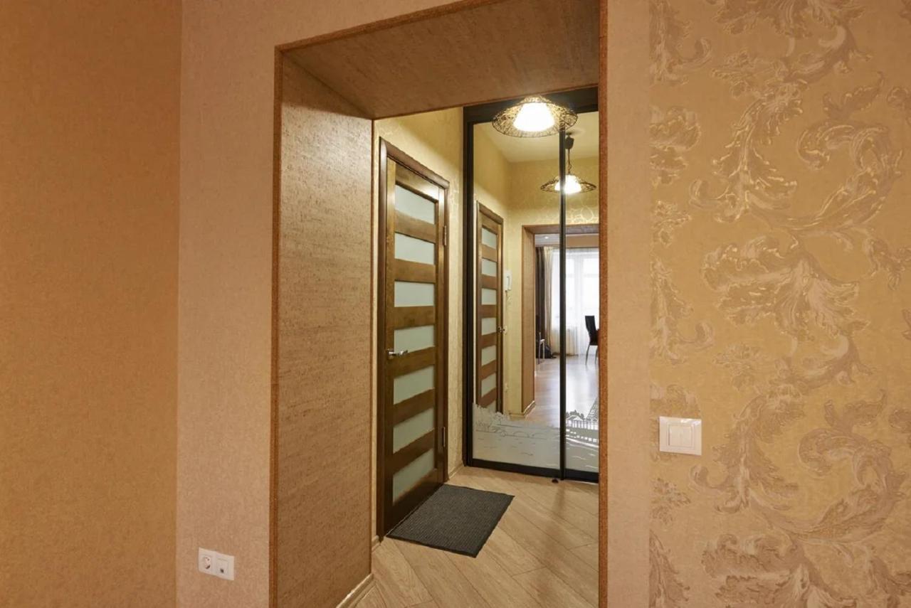 גומל Paulmarie Apartments On Prs. Lenina, 51 מראה חיצוני תמונה