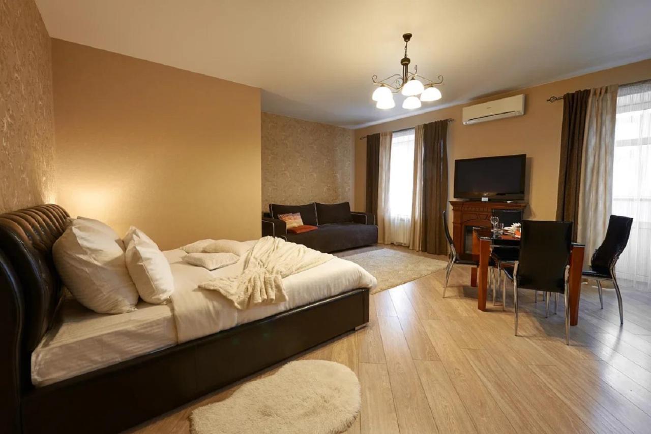 גומל Paulmarie Apartments On Prs. Lenina, 51 מראה חיצוני תמונה