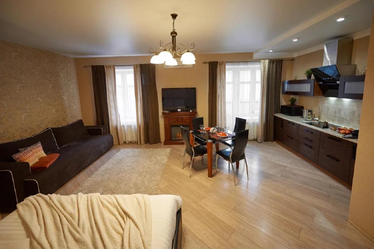 גומל Paulmarie Apartments On Prs. Lenina, 51 מראה חיצוני תמונה