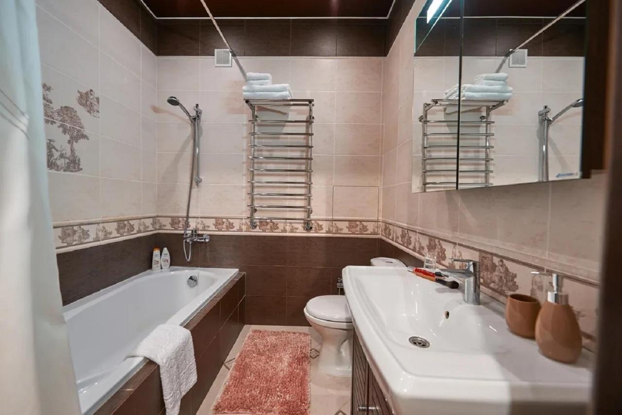 גומל Paulmarie Apartments On Prs. Lenina, 51 מראה חיצוני תמונה