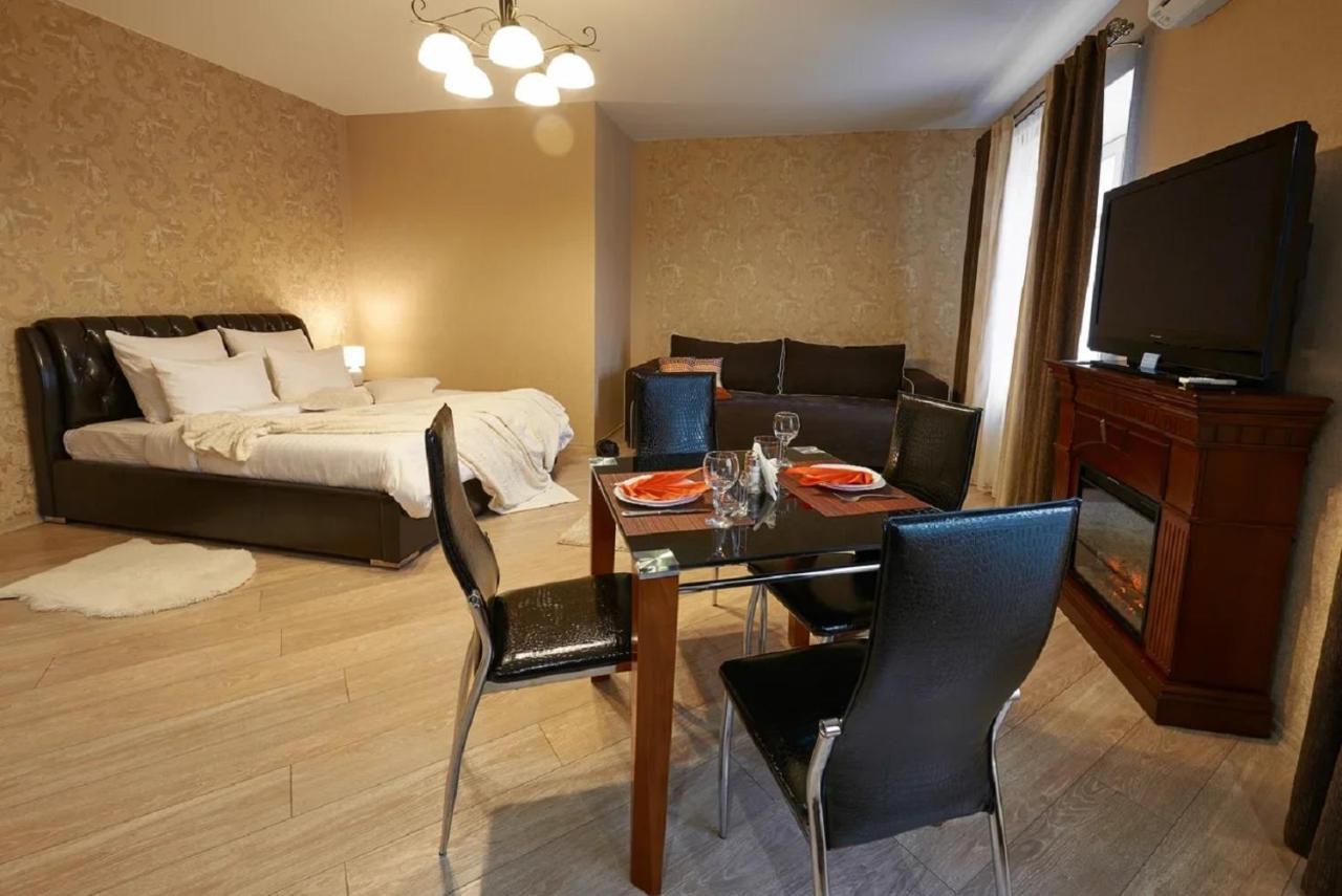 גומל Paulmarie Apartments On Prs. Lenina, 51 מראה חיצוני תמונה